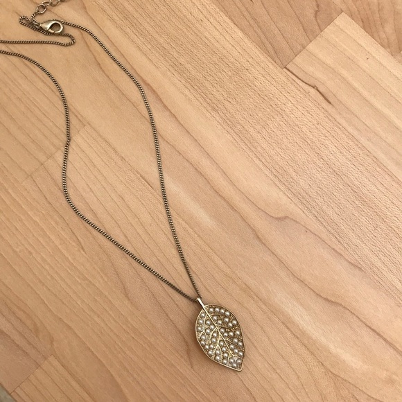 SOLD Anthropologie necklace pearl leaf 🍃 - Picture 2 of 3